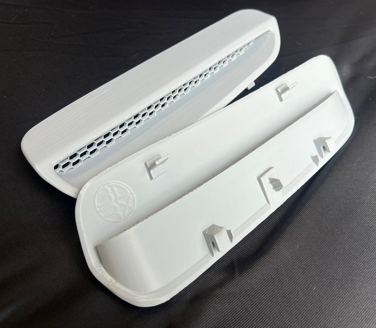 Holden VE Commodore / Pontiac G8 Bonnet Vents (PAIR)